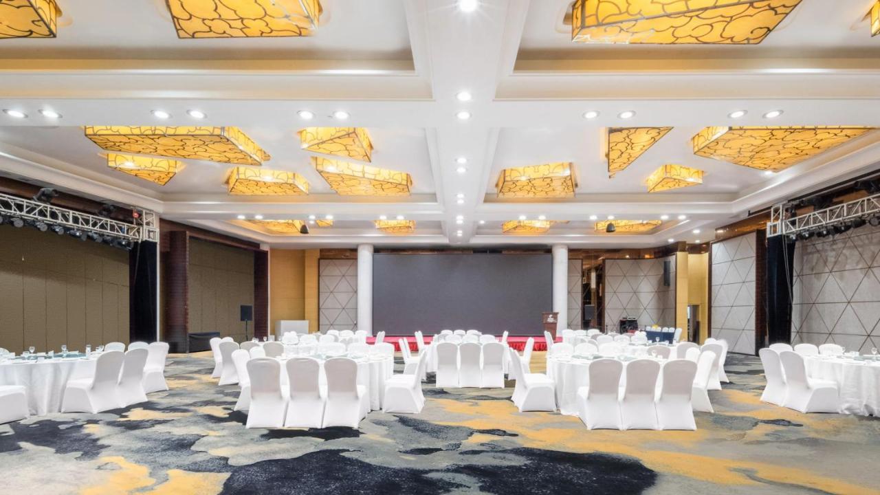 Holiday Inn Shijiazhuang Central By Ihg Esterno foto