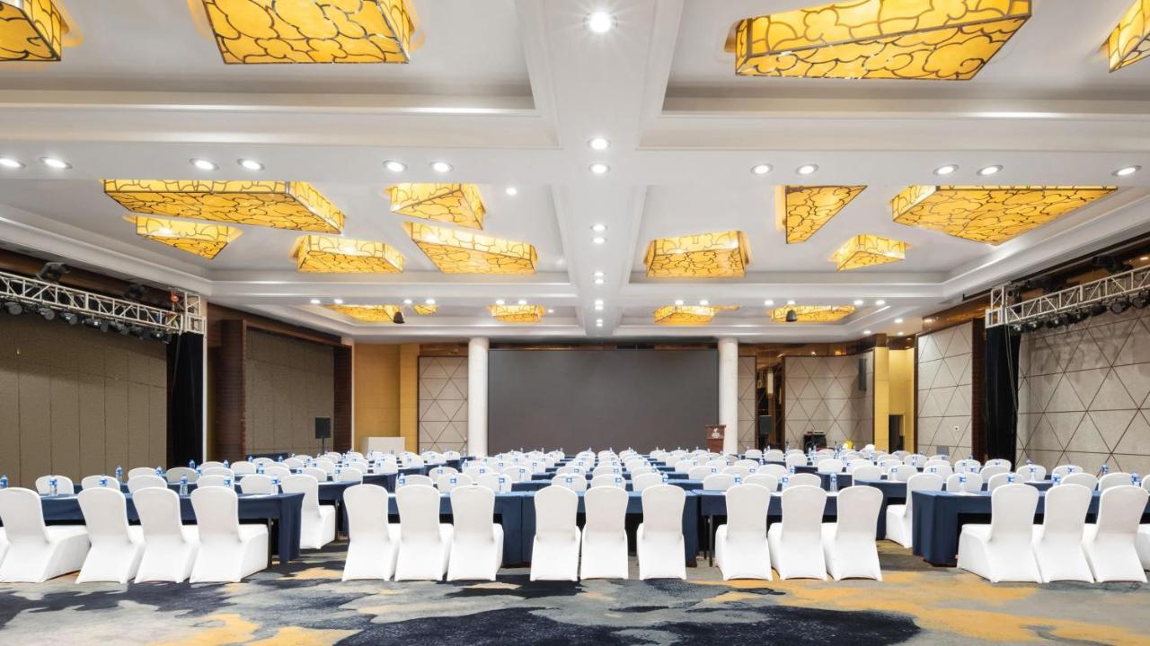 Holiday Inn Shijiazhuang Central By Ihg Esterno foto